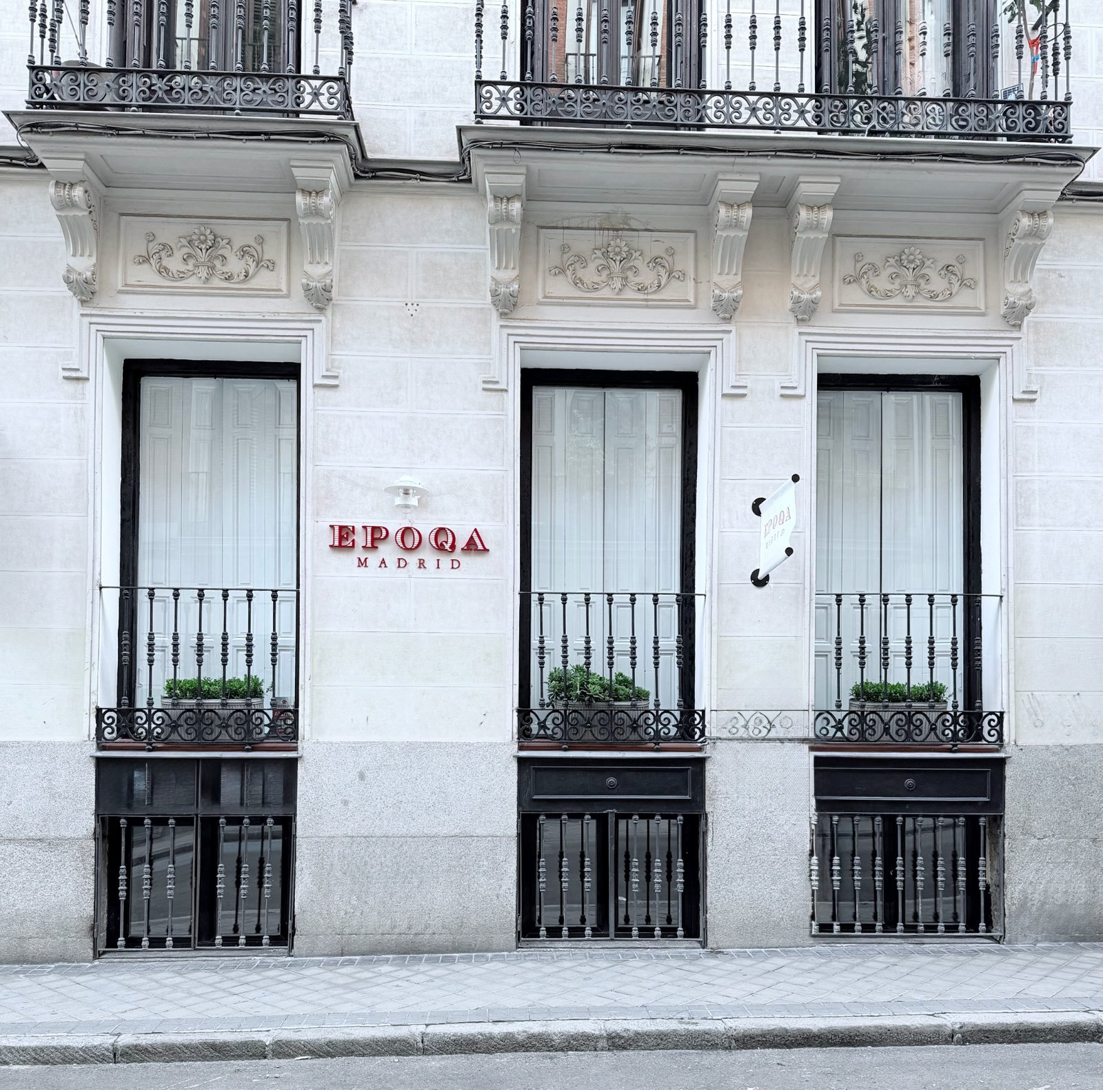 Fachada de Epoqa en Calle Santa Teresa 10